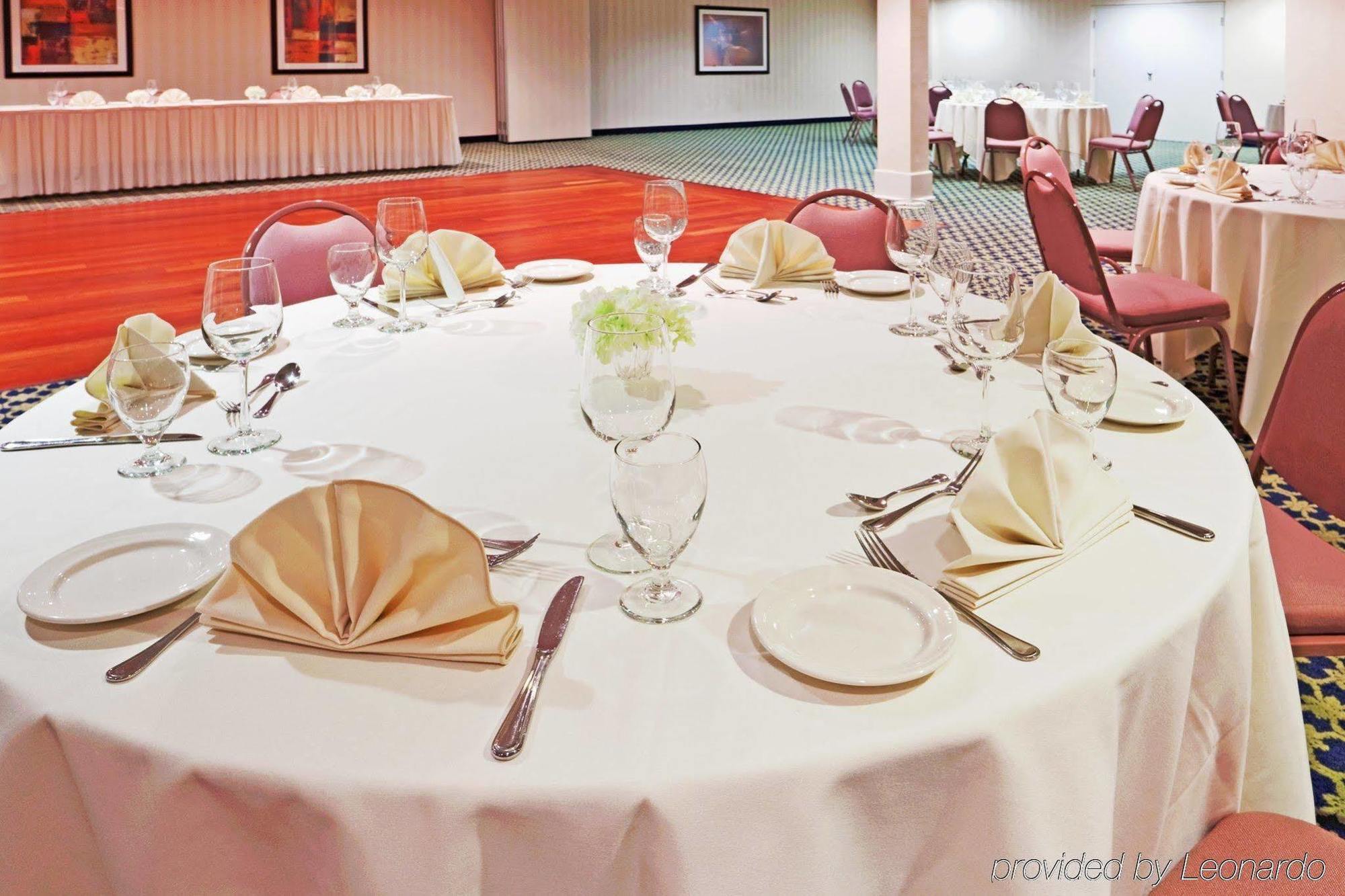 Holiday Inn Cape Cod - Hyannis By Ihg Ресторан фото